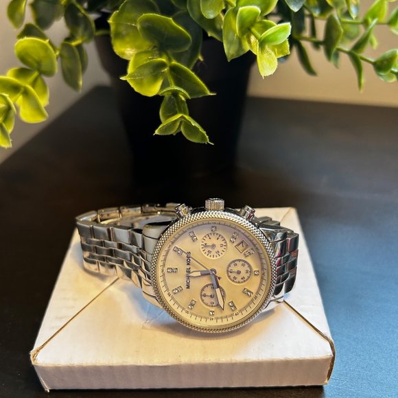 Michael Kors Stainless Steal Women's Watch - Picture 2 of 3